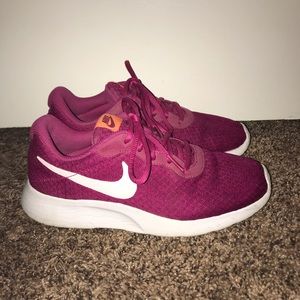 Nike Tanjun Pink Tennis Shoes